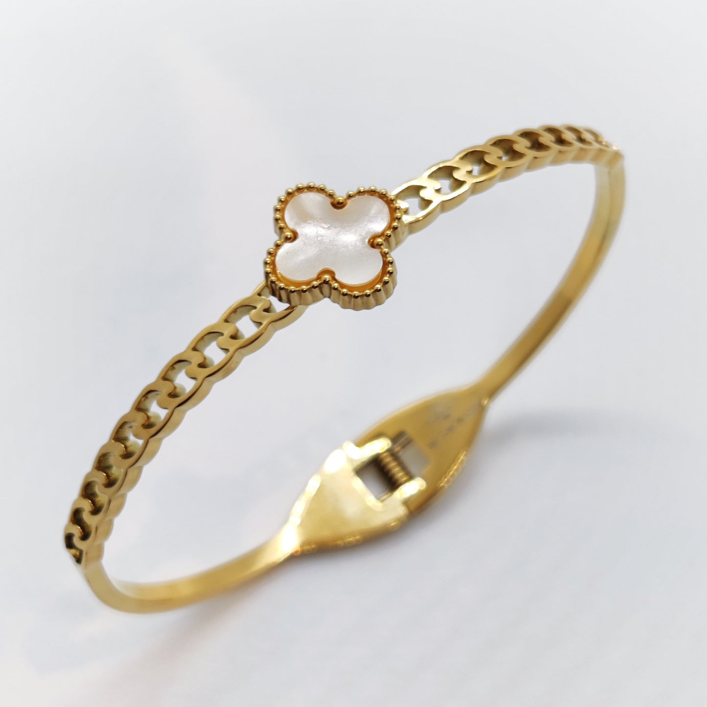 "Lucky" Mother of Pearl Clover Chain 18K Gold Bangle