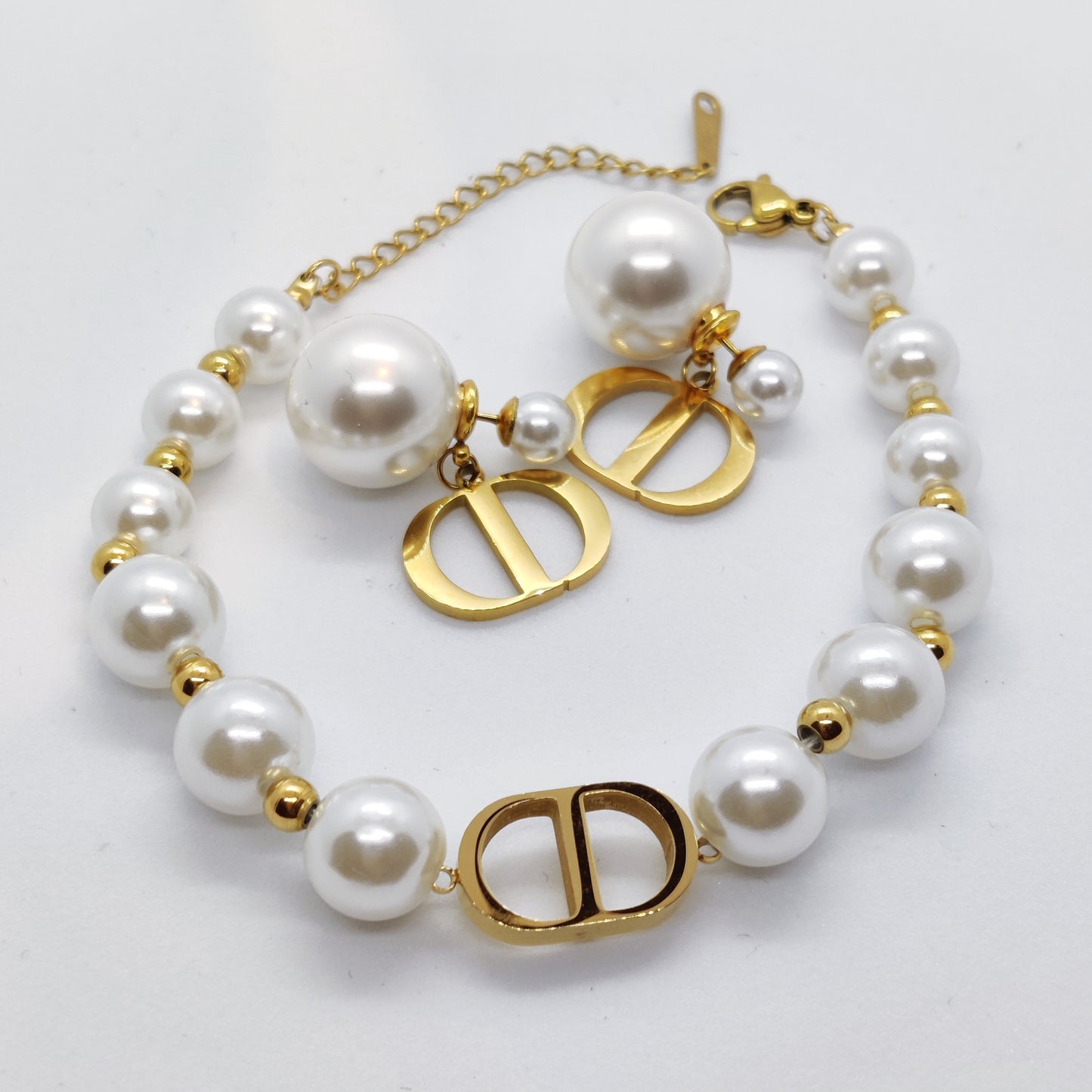 "CD" Pearl 18K Gold Bracelet