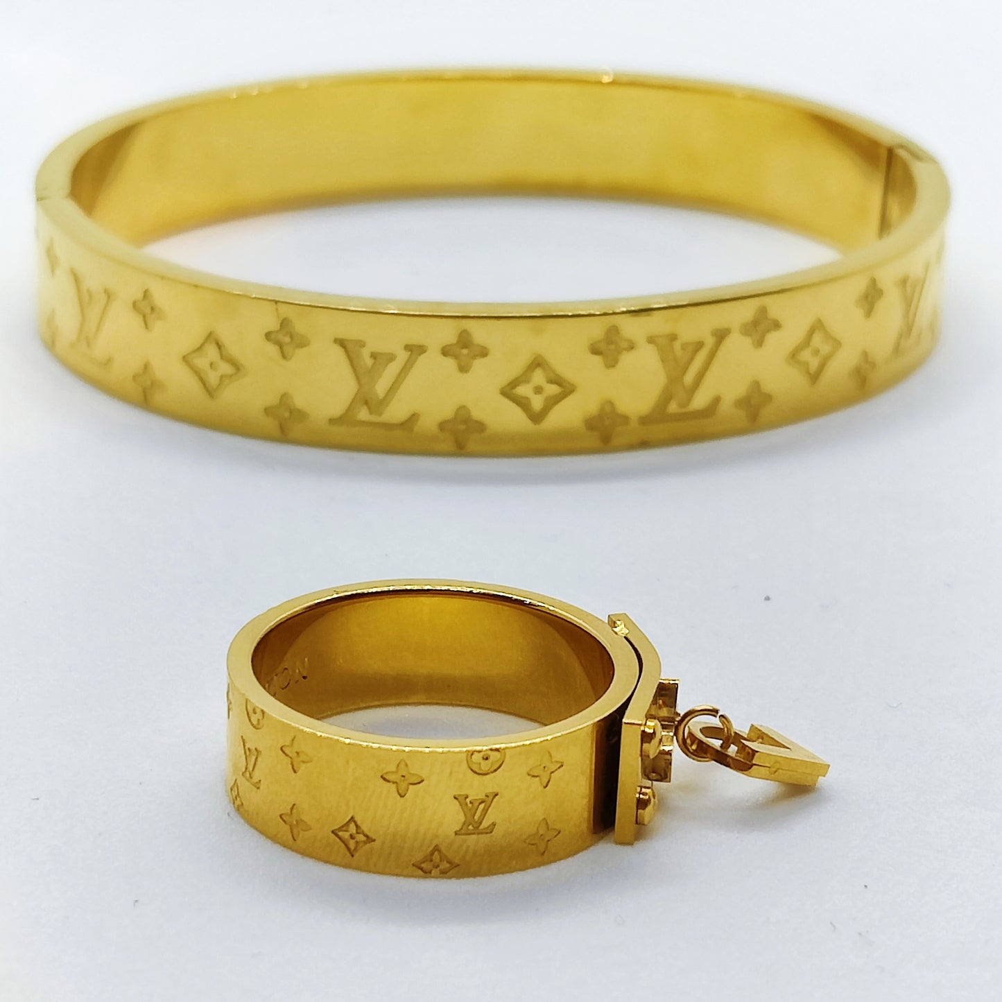 LV 18K Gold Ring (Size 8)