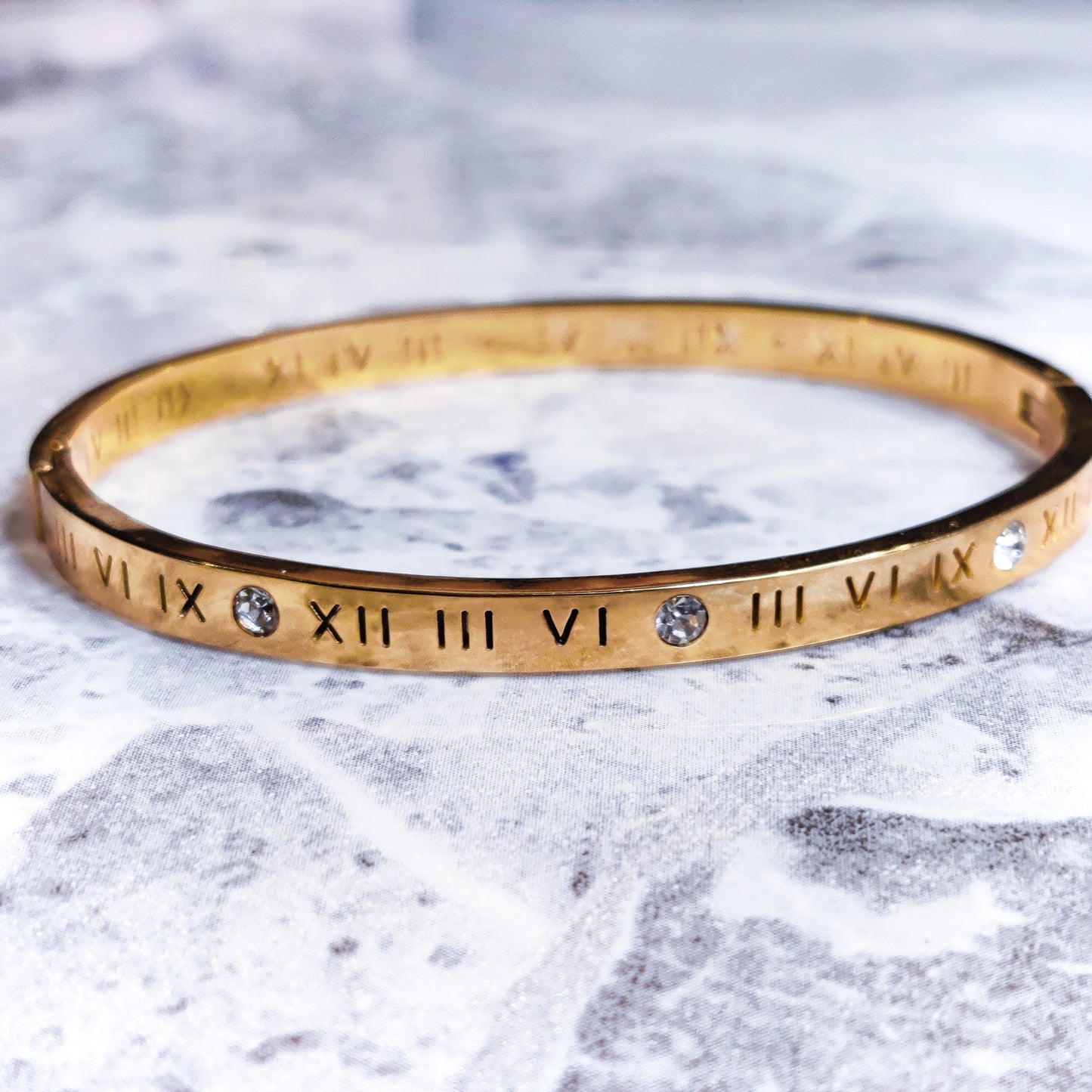 "Numerals" 18K Gold Bangle